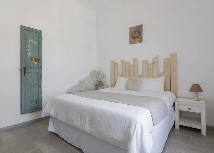 Villa Ble Oneiro Crystal Adamantas (Milos)