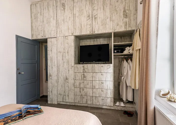 Villa Ble Oneiro Crystal