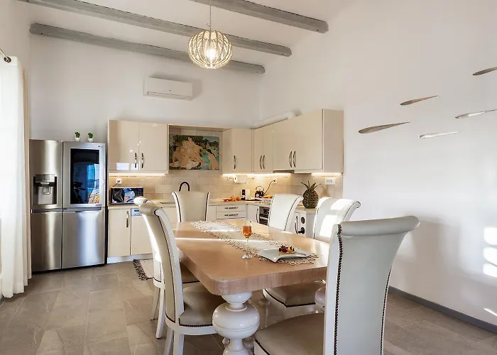 Ble Oneiro Crystal Villa Adamantas (Milos)