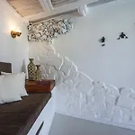 Villa Ble Oneiro Crystal