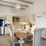 Ble Oneiro Crystal Villa Adamantas (Milos)