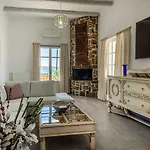 Villa Ble Oneiro Crystal Adamantas (Milos)