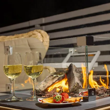 Villa Ble Oneiro Crystal