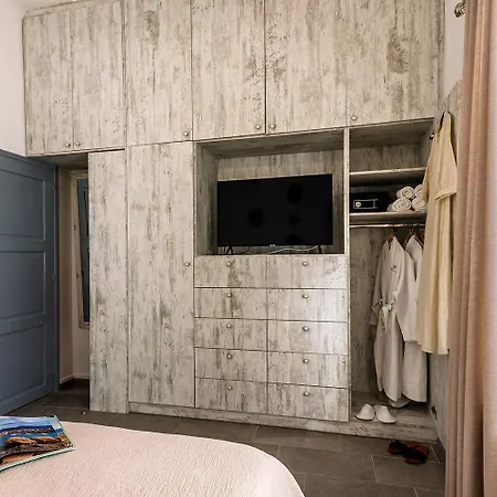 Villa Ble Oneiro Crystal