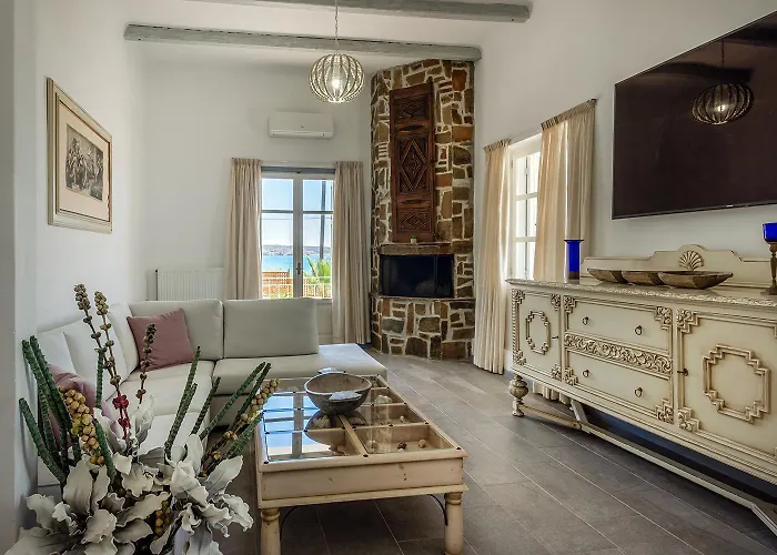 Villa Ble Oneiro Crystal Adamantas (Milos)