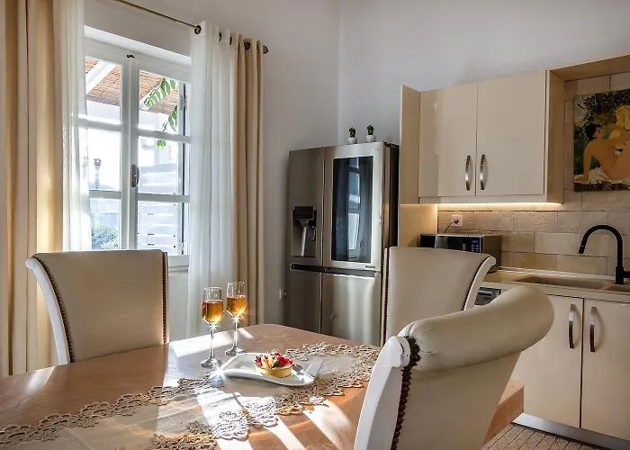 Ble Oneiro Crystal * Adamantas (Milos)